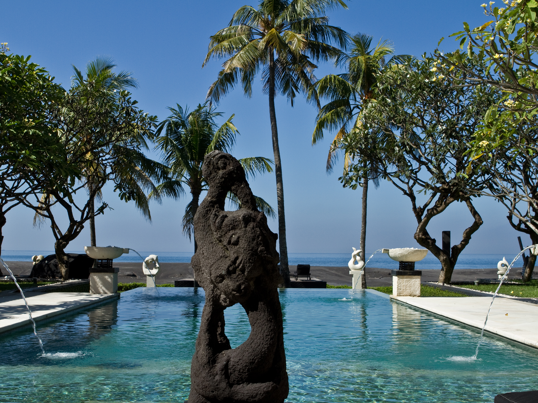 The Ylang Ylang - Art with seaview backdrop - The Ylang Ylang, Ketewel, Bali